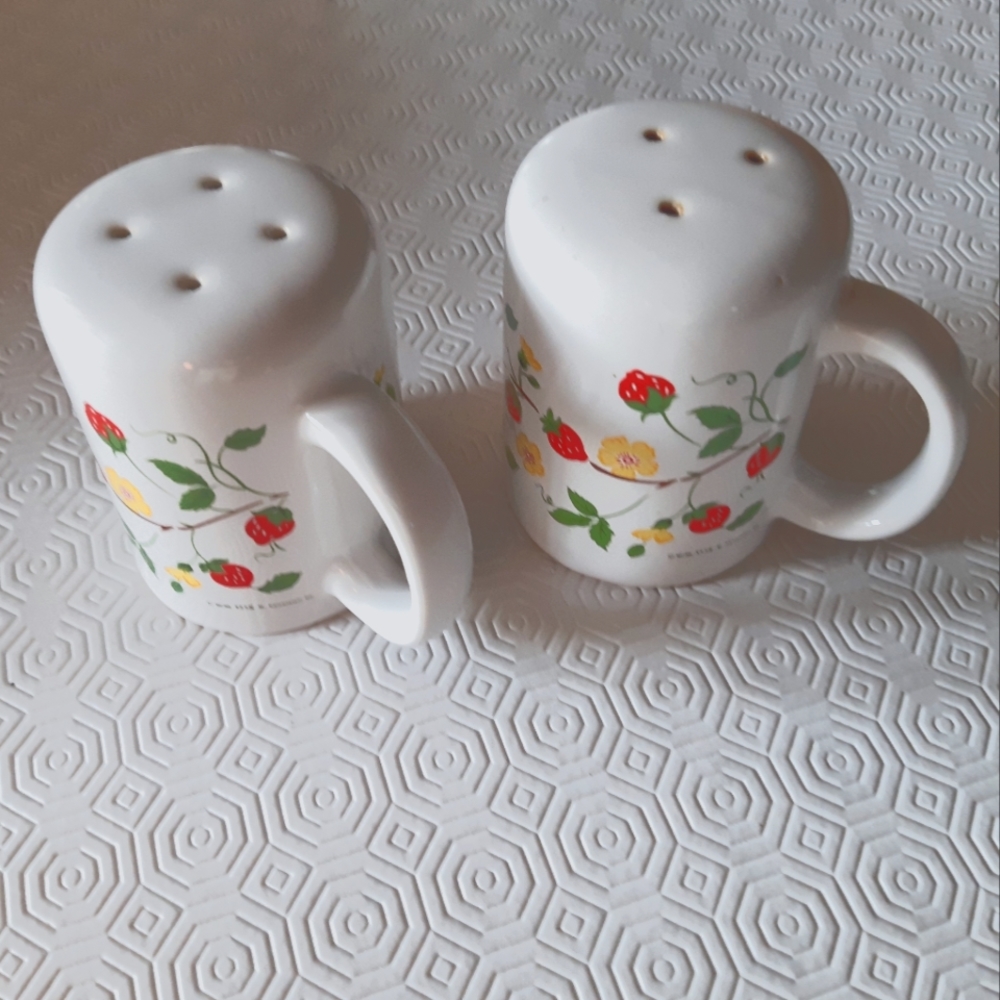 Vintage M. Kamenstein ceramic / Salt and Pepper